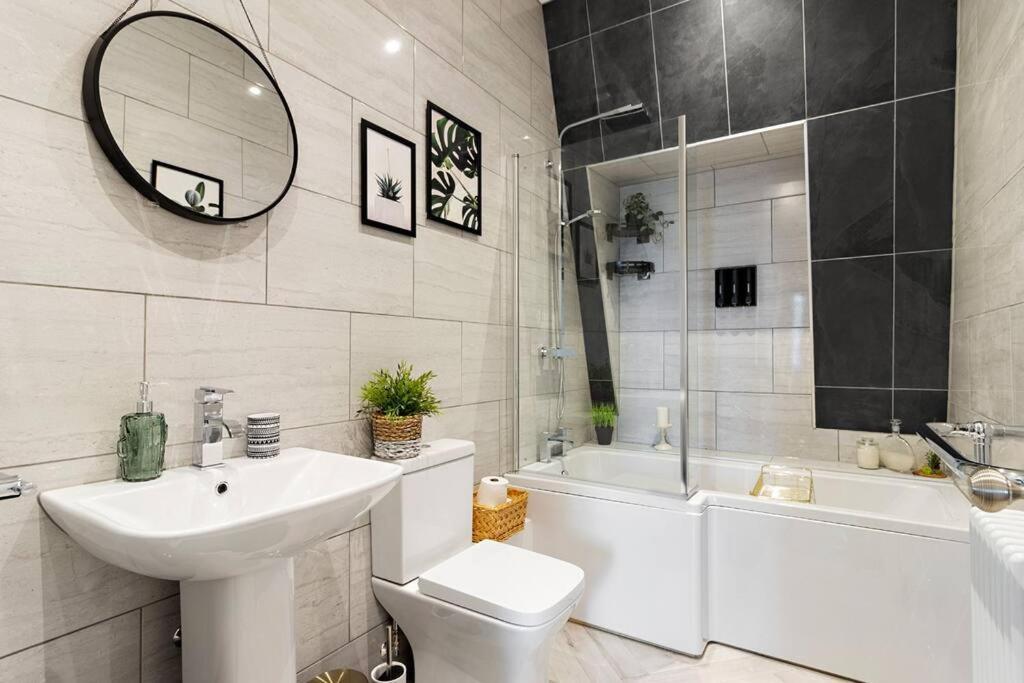 Modern 1 Bed Apartment, Sea Views, Free Parking, Wifi, Netflix Teignmouth Dış mekan fotoğraf